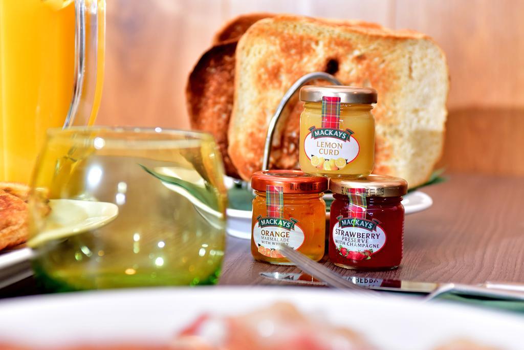 The Townhouse Aberfeldy - Rooms & Breakfast Esterno foto